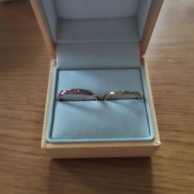 【ケイウノ ブライダル(K.UNO BRIDAL)の口コミ】 内側に好きな言葉、刻印ができます。従業員の方と詳しくお話をしながら決…