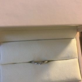 【Ginza Rim(銀座リム)の口コミ】 指を綺麗に見せてくれるV字のデザインが気に入ったのと、どんなシーンでも…