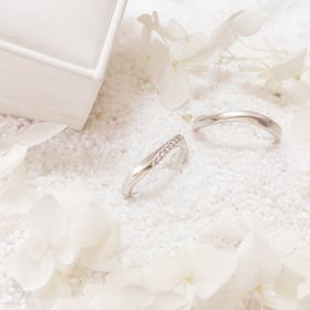 【4℃ BRIDAL(ヨンドシーブライダル)の口コミ】 金属アレルギーですが、アレルギー反応出る心配もなく、シンプルでどんな…