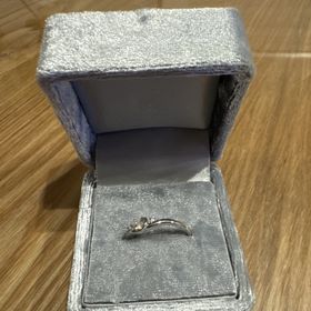 【ひなの口コミ】 妻が、理想としていたデザインの婚約指輪を選ぶことができました^_^
結婚…