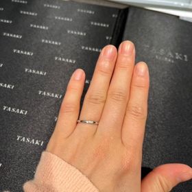 【TASAKI(タサキ)の口コミ】 プラチナ、ストレート、ダイヤ3石の指輪を探していると伝えたところこちら…