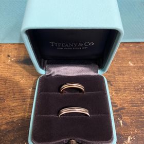【ティファニー(Tiffany & Co.)の口コミ】 ミルが全体的に細かく打っており個性的なデザインです。男性側の指輪が凝…