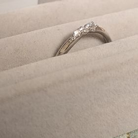 【ミルフローラ(Milluflora)】の口コミ ディズニーコラボのアリエルの結婚指輪でした。
左下のミル打ちと、3つの...