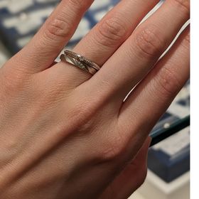 【Something Blue(サムシングブルー)の口コミ】 主人の気に入ったサムシングブルーを見に行きました。
シンプルで無駄のな…