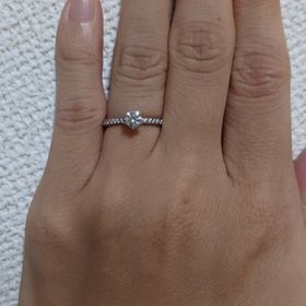 【俄(にわか)の口コミ】 なるべく華奢な指輪がよかったので、かれんが好みにぴったりでした
かれん…