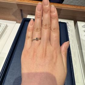 【銀座ダイヤモンドシライシの口コミ】 ダイヤの輝きがしっかりとあり、存在感を感じました。
デザインについても…