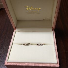 【ケイウノ ブライダル(K.UNO BRIDAL)の口コミ】 指輪の形が色々あって悩みました。
こちらは指が細く見える形だったし、少…