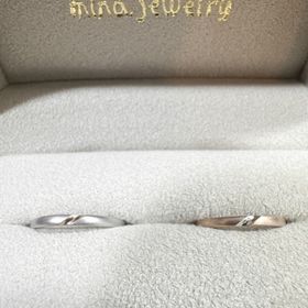 【mina.jewelry(ミナジュエリー)の口コミ】 丸ではなく割り切れない七角形にしたこと。新郎側は、シックな印象が好み…