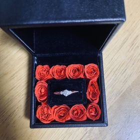 【エクセルコダイヤモンド(EXELCO DIAMOND)の口コミ】 カラット数よりもダイヤモンドが大きく感じます。
付けているだけで
キラ…