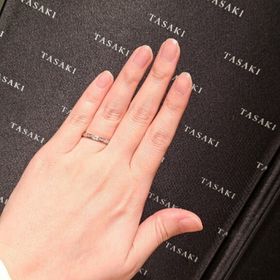 【TASAKI(タサキ)の口コミ】 ハーフエタニティの結婚指輪を探していて、タサキの品のあるこちらの指輪…