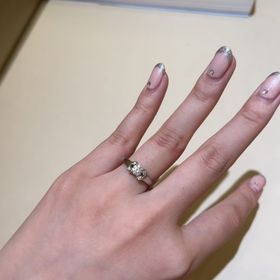 【カルティエ(Cartier)の口コミ】 変色しにくいプラチナの素材で考えていました。真ん中のダイヤモンドだけ…