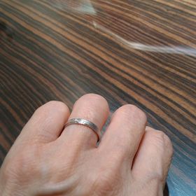 【nocur(ノクル)の口コミ】 シンプルで落ち着いた感じのものだけど着けた時はキラキラ光って綺麗でし…