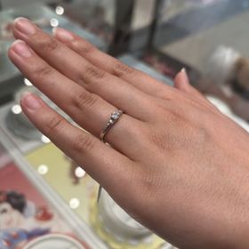 【ESTELLE(エステール)の口コミ】 指輪のデザインは存在感があるものを探していました。試着する中で様々も…