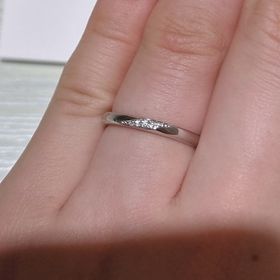 【TRECENTI(トレセンテ)の口コミ】 シンプルで上品なデザインが素敵でした。
ストレートなデザインだけど、ダ…