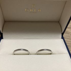 【GALA JEWELRY(ガラジュエリー)の口コミ】 ふちのデザインが、とても気に入りました。シンプルなデザインを希望して…