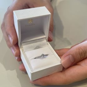 【AMATSU(アマツ)の口コミ】 水引をモチーフにした槌目加工が珍しく、派手すぎず、個性もあるデザイン…