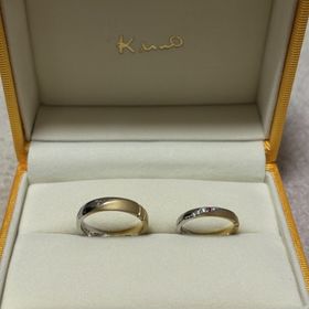 【ケイウノ ブライダル(K.UNO BRIDAL)の口コミ】 形、素材、色合いがとても素敵です。
既存の指輪のサイドに自分のイメージ…