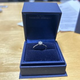 【銀座ダイヤモンドシライシの口コミ】 ダイヤモンドの質もよくその割に値段も満足できる値段でした。
相手の指の…