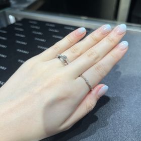 【TASAKI(タサキ)の口コミ】 パヴェリングで華やかさがありながらも、派手すぎず華奢なデザインである…