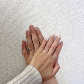 【4℃ BRIDAL(ヨンドシーブライダル)の口コミ】 ねじれたようなデザインがとっても可愛いのと、ダイヤがたくさんついてい…