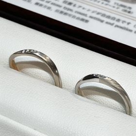 【杢目金屋(もくめがねや)の口コミ】 あまり木目が主張しないデザインがないか聞いたところ、ワンポイントだけ…