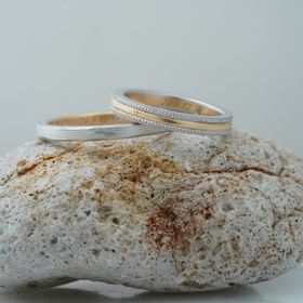 【THREE TREES(スリーツリーズ)の口コミ】 私達は過去に作られた方々の写真（デザイン）を参考に、男性側はシンプル…