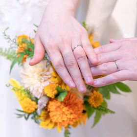 【アイプリモ(I-PRIMO)の口コミ】 指輪の中央がねじれたデザインで、両側にダイヤが並んでいます。
まっすぐ…