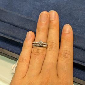【4℃ BRIDAL(ヨンドシーブライダル)の口コミ】 こちらの指輪を試着してまず初めに思ったのは、肌触りが滑らか！！！とい…