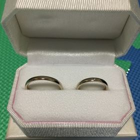 【Honey Bride(ハニーブライド)の口コミ】 指に嵌めた感じとデザインがしっくりきました。
シンプルでとても可愛いで…