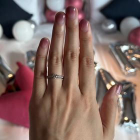 【銀座ダイヤモンドシライシの口コミ】 なんと言ってもゴージャスさです。ダイヤのかがやき、デザインなどをこだ…