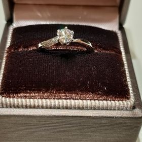 【アイプリモ(I-PRIMO)の口コミ】 他のお店にはないデザインだったので、
納得して購入しました。指輪に込め…