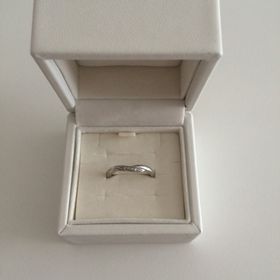 【4℃ BRIDAL(ヨンドシーブライダル)の口コミ】 元々、アクセサリーを付けるのが苦手だったので、シンプルなデザインで普…