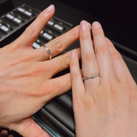 【エクセルコダイヤモンド(EXELCO DIAMOND)の口コミ】 絆を結ぶという結び目のデザイン、レディース用は一筋に光が流れていくよ…