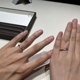 【アイプリモ(I-PRIMO)の口コミ】 緩やかなウェーブのかかった、プラチナ素材のリングです。女性用と男性用…