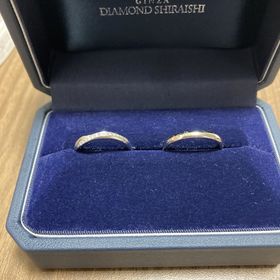 【銀座ダイヤモンドシライシの口コミ】 デザインはシンプルだけど、ダイヤモンドが入っていて結婚指輪らしい華や…