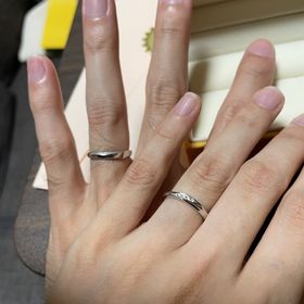 【ケイウノ ブライダル(K.UNO BRIDAL)の口コミ】 指輪のデザインに関しては、シンプルながら面のあるクールな形が気に入り…