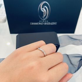 【銀座ダイヤモンドシライシの口コミ】 派手すぎず、一方でどの角度からもダイヤがキラッと見える華やかさもあり…