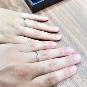 【4℃ BRIDAL(ヨンドシーブライダル)の口コミ】 指輪のデザインもシンプルでとても着け心地が良いです。あまり悩まず、見…