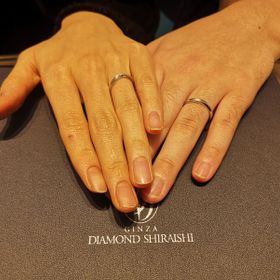 【銀座ダイヤモンドシライシの口コミ】 ・ずっと付けていても気にならないよう、リングの内側を丸くカットしてい…