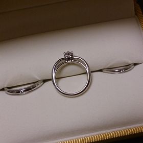 【ケイウノ ブライダル(K.UNO BRIDAL)の口コミ】 デザイナーさんに自分の希望を伝えながら、納得のいくデザインが実現でき…