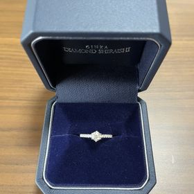 【銀座ダイヤモンドシライシの口コミ】 V字やウェーブのデザインもあるが、婚約指輪との重ね付けも考えていたので…