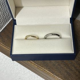 【GALA JEWELRY(ガラジュエリー)の口コミ】 シンプルで長年飽きが来なそうなデザインを求めてこちらで、夫がプラチナ…