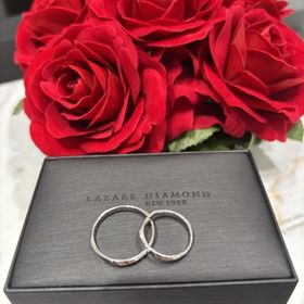 【ラザール ダイヤモンド(LAZARE DIAMOND)の口コミ】 指輪のデザインはとてもシンプルなのに上品な印象です。他のブランドに比…