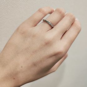 【銀座ダイヤモンドシライシの口コミ】 写真で見てた時は派手なのかなと思っていましたが付けてみたら馴染みまし…