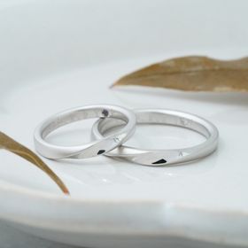 【THREE TREES(スリーツリーズ)の口コミ】 指輪のデザイン、質感、文字やイラスト、宝石など細かく選びながら、また…