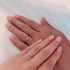 【アイプリモ(I-PRIMO)の口コミ】 
この指輪はシンプルで派手すぎないデザインが魅力です。ダイヤが3つ配置…