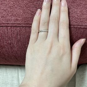 【IDEAL Plus fort(アイデアルプリュフォール)の口コミ】 同ブランドの婚約指輪と重ね付けできるデザインの結婚指輪を探しており、…