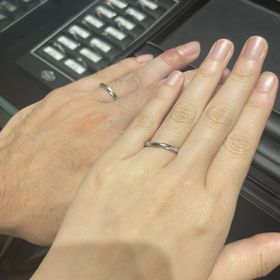 【エクセルコダイヤモンド(EXELCO DIAMOND)の口コミ】 真ん中にプラチナが入っていることで、少しクールなリングで一目惚れしま…