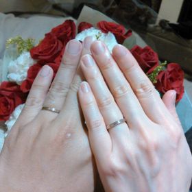 【agete(アガット)の口コミ】 シンプルで細身のゴールド系の指輪が希望で、他のブランドも何件か見て回…