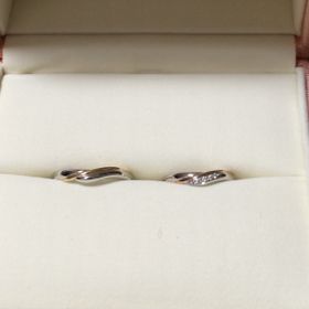 【ケイウノ ブライダル(K.UNO BRIDAL)の口コミ】 普段からあまり指輪などをつけないのでできるだけシンプルなものを探して…